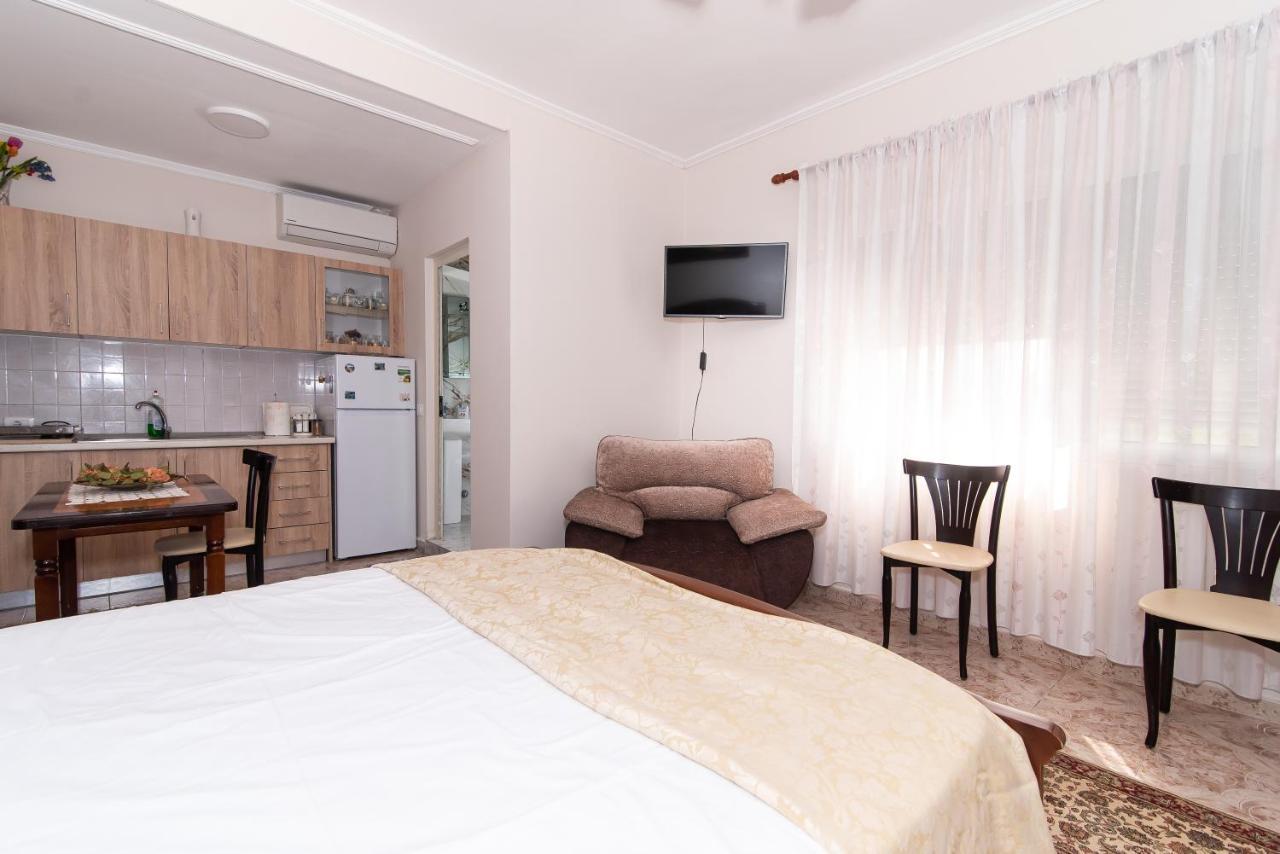 Erla'S Apartment Тирана Экстерьер фото