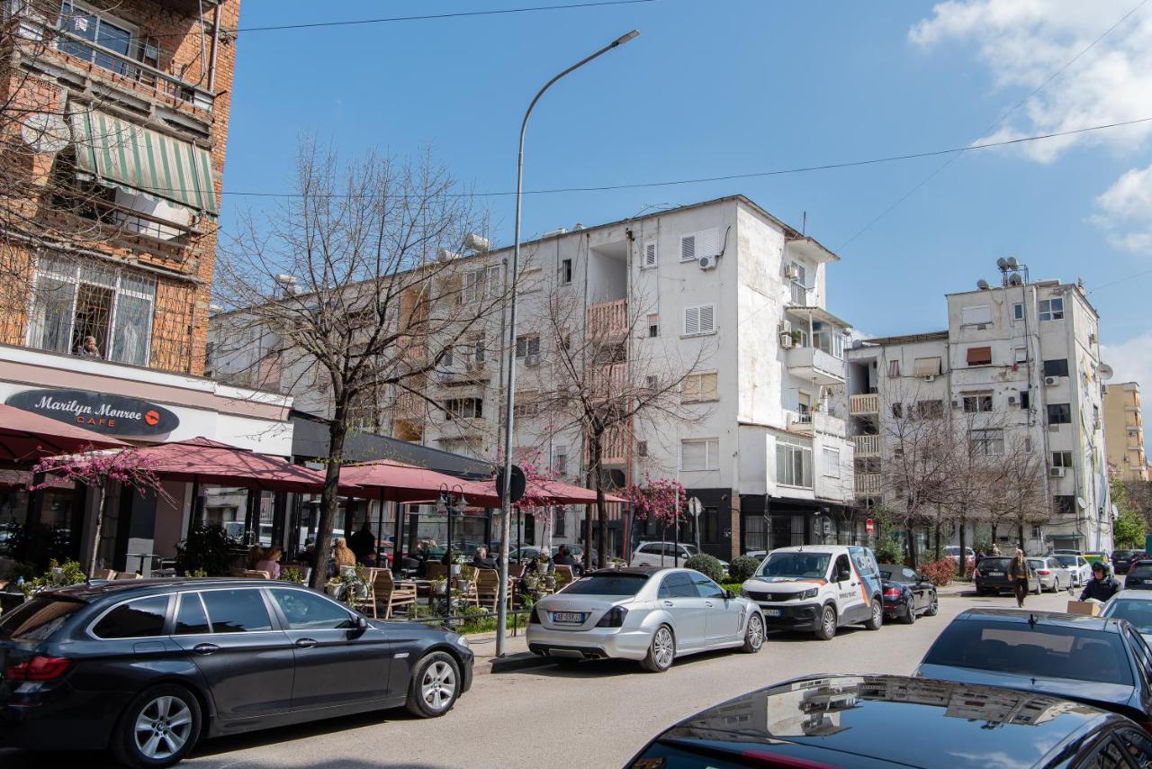Erla'S Apartment Тирана Экстерьер фото